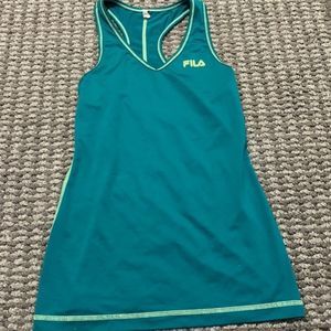 Woman’s Fila shirt sz small